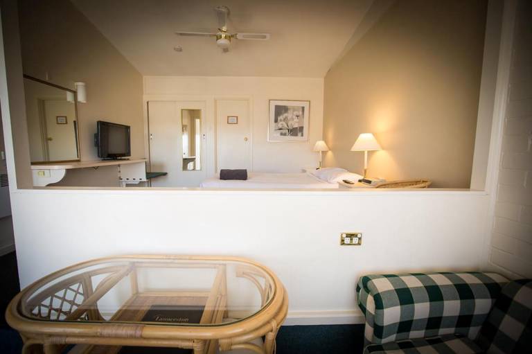 B.w.abel Tasman Motor Inn