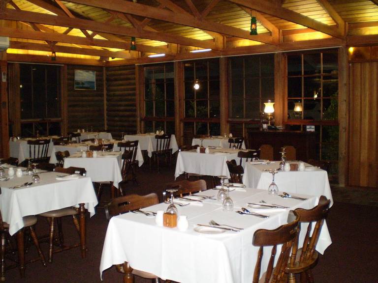 B.w Banjo Paterson Motor Inn