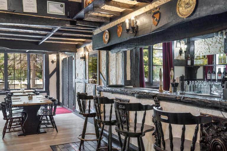 Fox and Hounds Inn