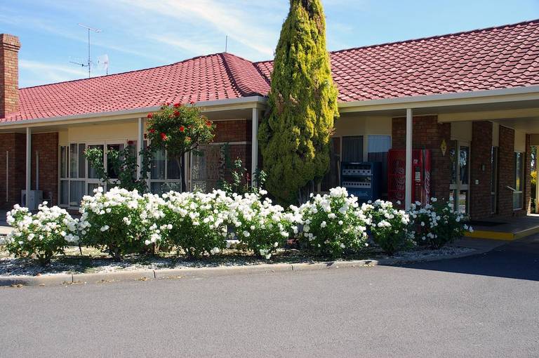 B.w Pines Country Club