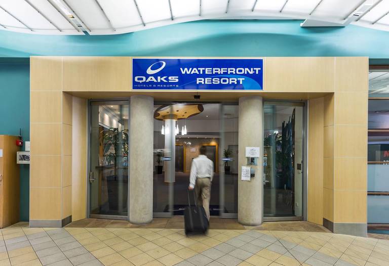 Oaks Waterfront