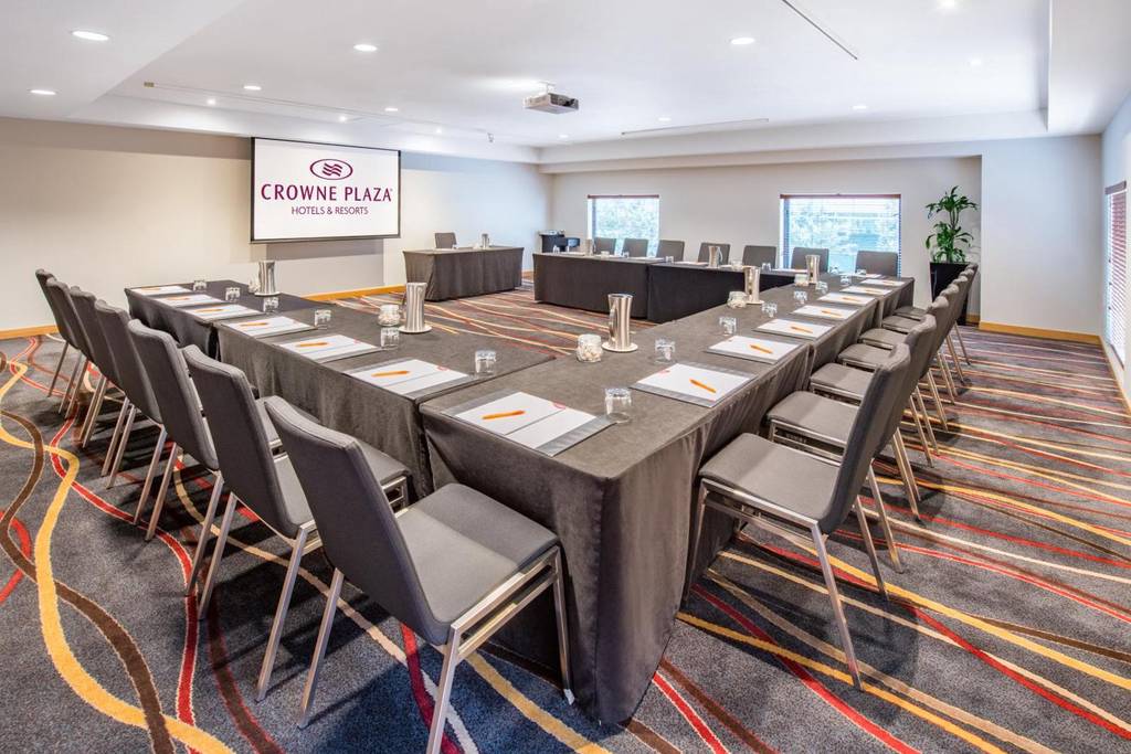 Crowne Plaza 4*