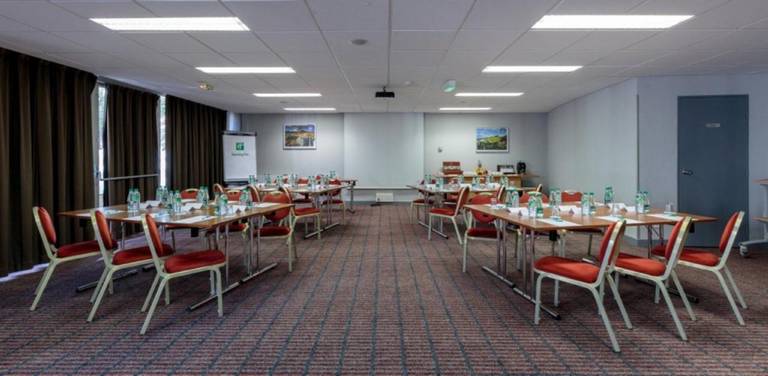 Holiday Inn Garden Court
