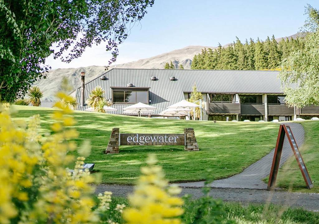 Edgewater Resort 3*