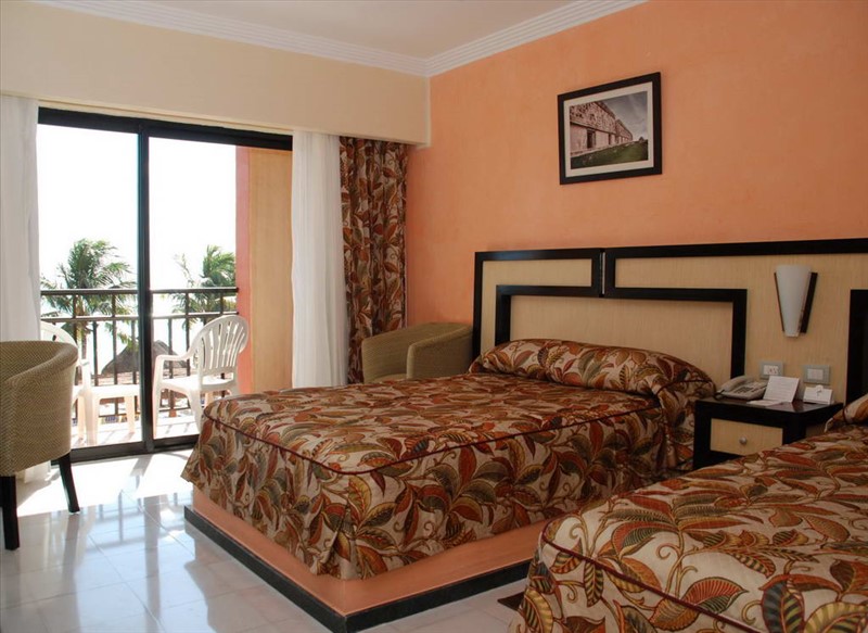Sandos Playacar Beach Resort & Spa 5*