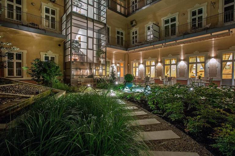 Mamaison Residence Izabella