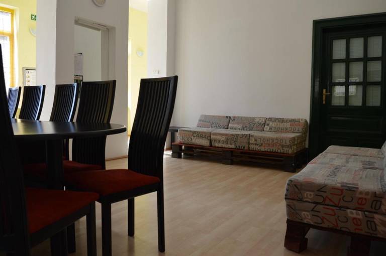 Hostel 66