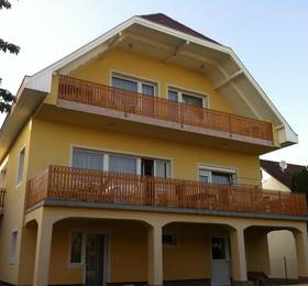 Yellow Apartment House в Балатонфюреде