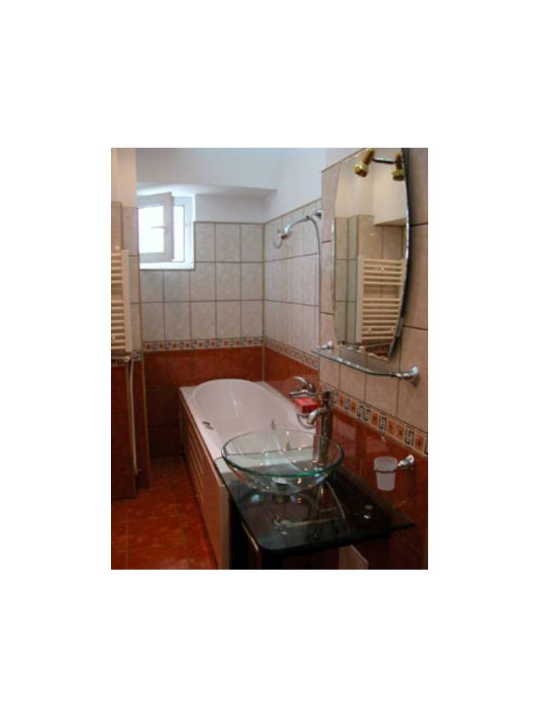 Tudors Downtown Apartment 
