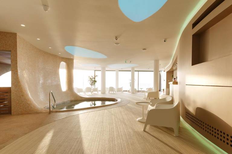 Golden Tulip Mamaia