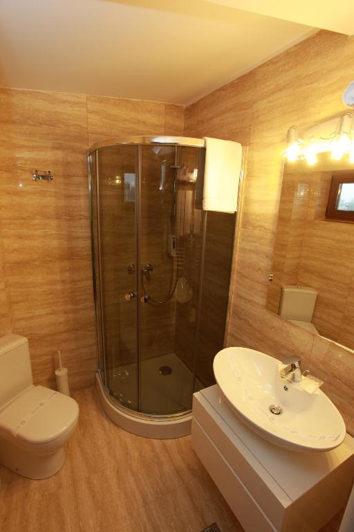 West Plaza Hotel 3*