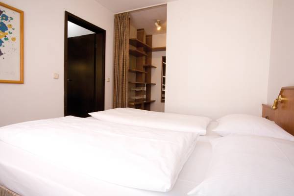 Living Hotel am Olympiapark by Derag