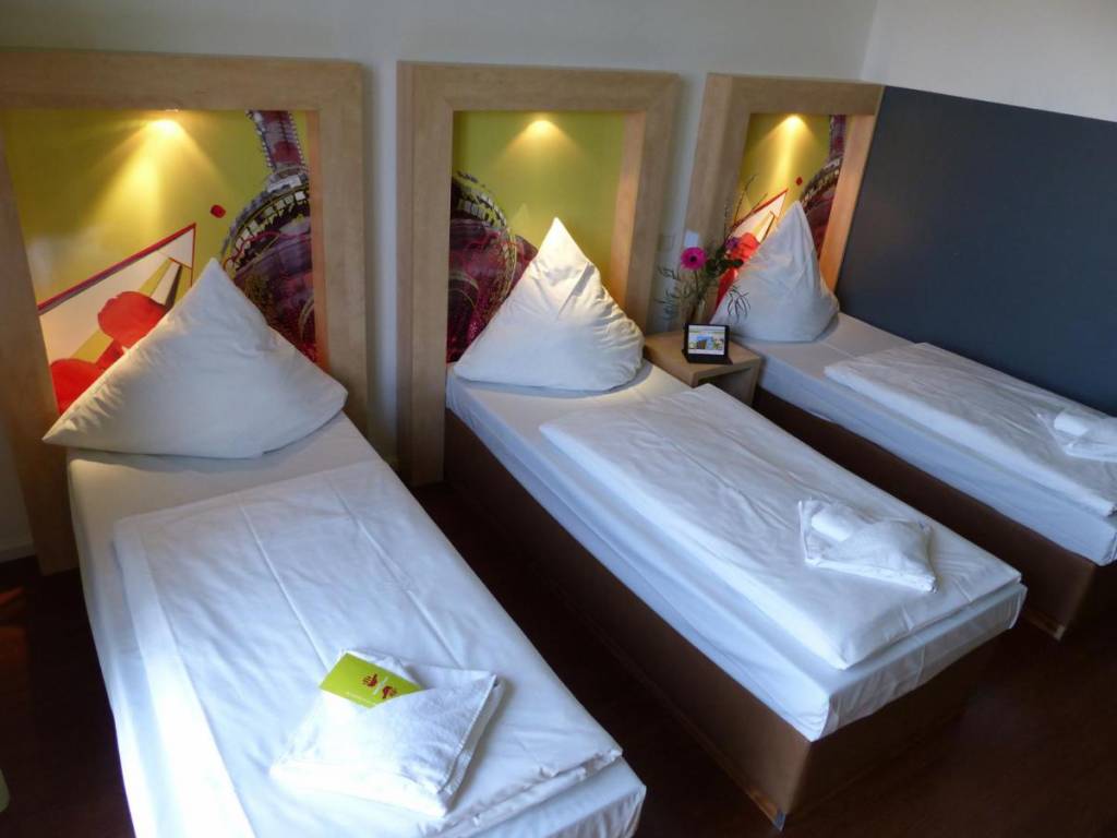 H+ Hotel HVD 4Youth 3*