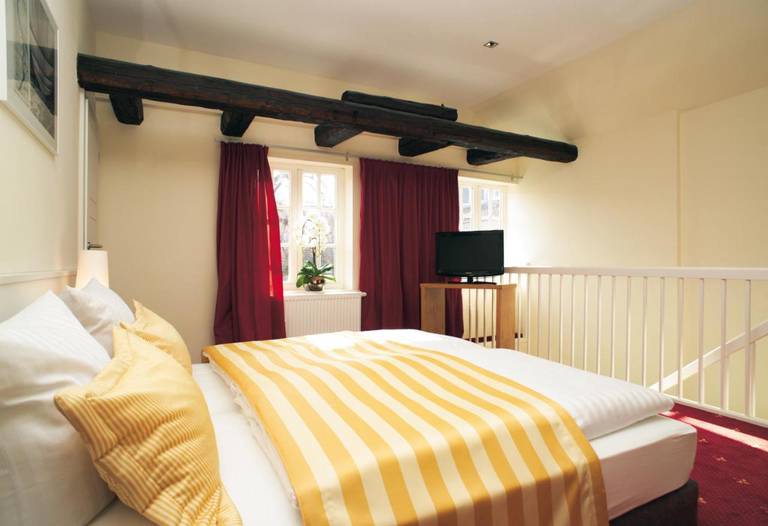 Henry's Hotel 