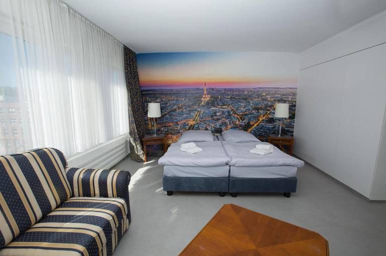 City Hotel 
