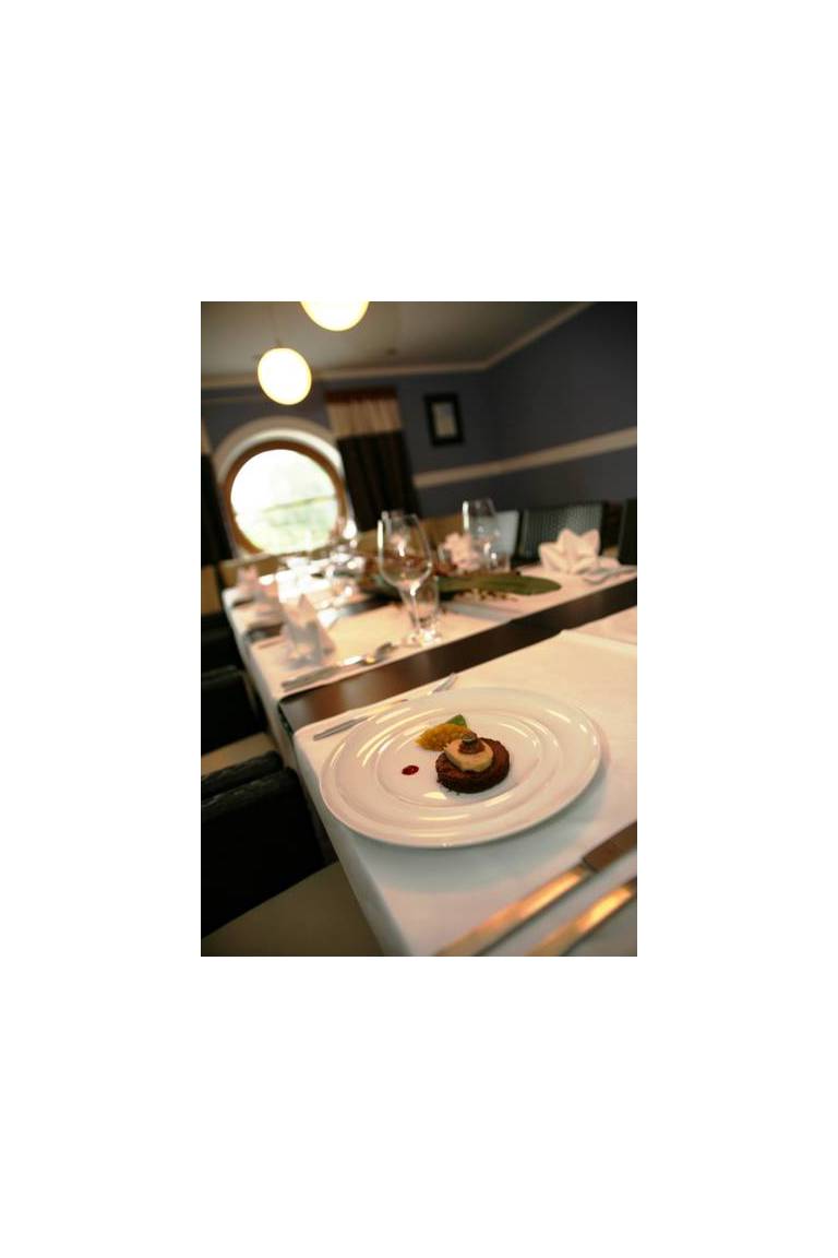 GreenYacht Hotel & Restaurant 