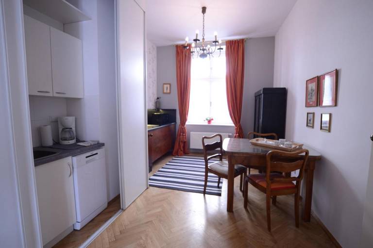 Crystal Suites Old Town