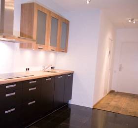 Flower Market Apartment в Амстердаме