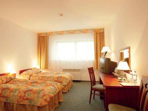 Hotel Gromada Airport 