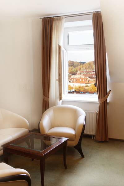 Barbacan Apartments 