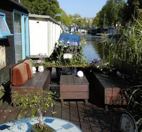 Blue Wave Houseboat  в Амстердаме