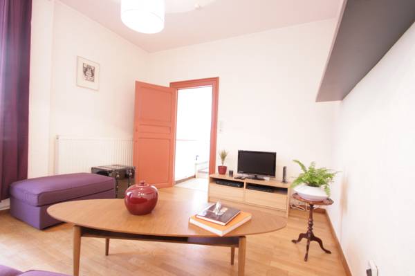 Trone Apartment 