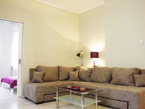 Basco Central Square Apartments  4*