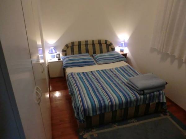 Angie's Gravel Beach Apartments 