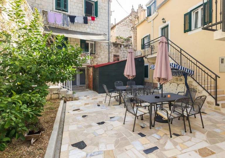 Peruzovic Rooms & Apartments 