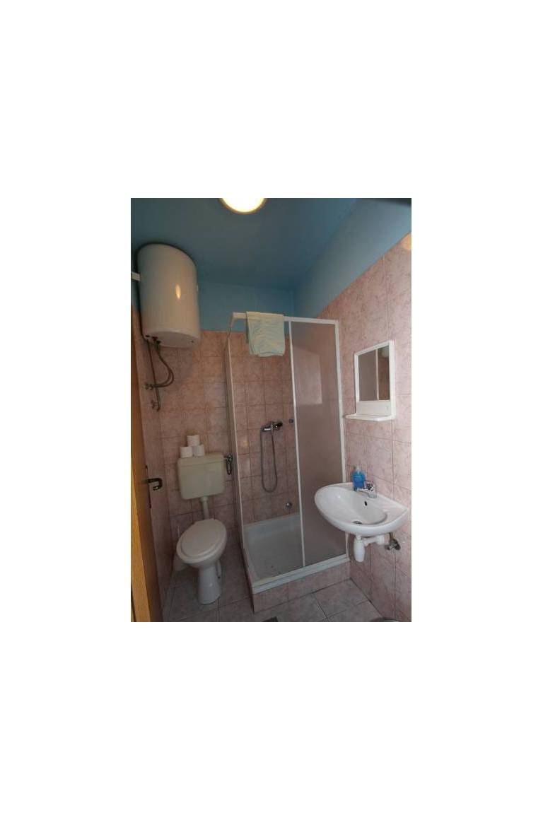 Apartments and Rooms Valmade 