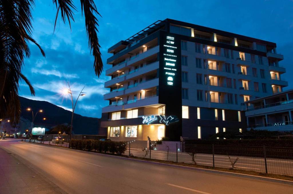 Sky View Luxury Apartments 4*