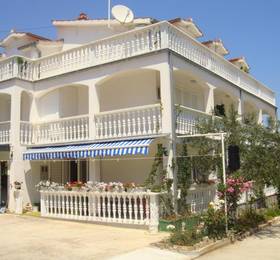 Apartments and Rooms Toni в Водице