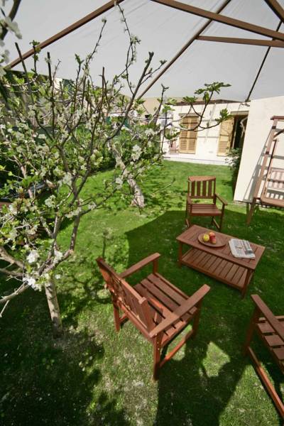 City Garden Apartments  3*