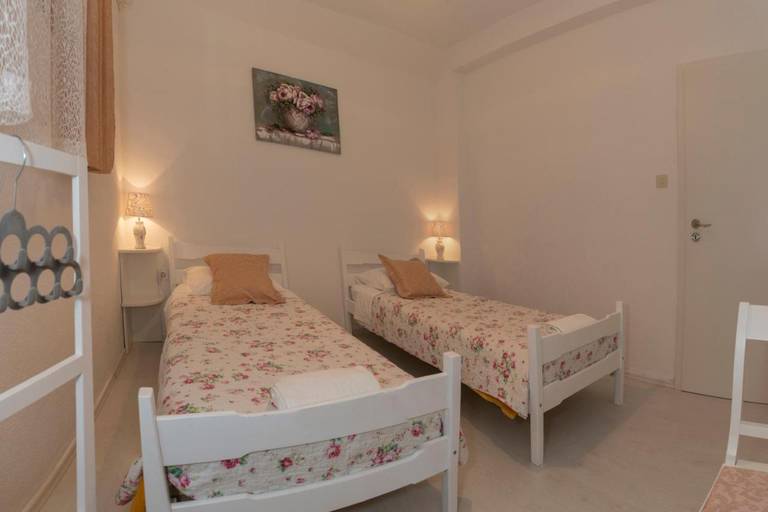 Summer Bay Apartments 