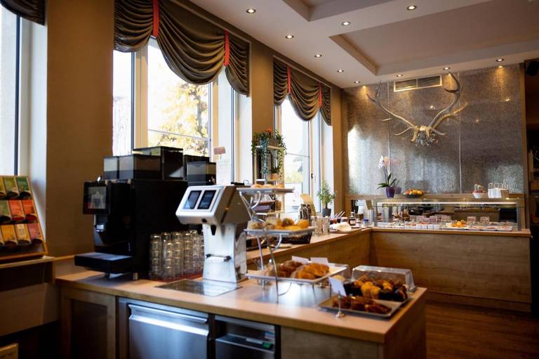 B B Hotel Junior