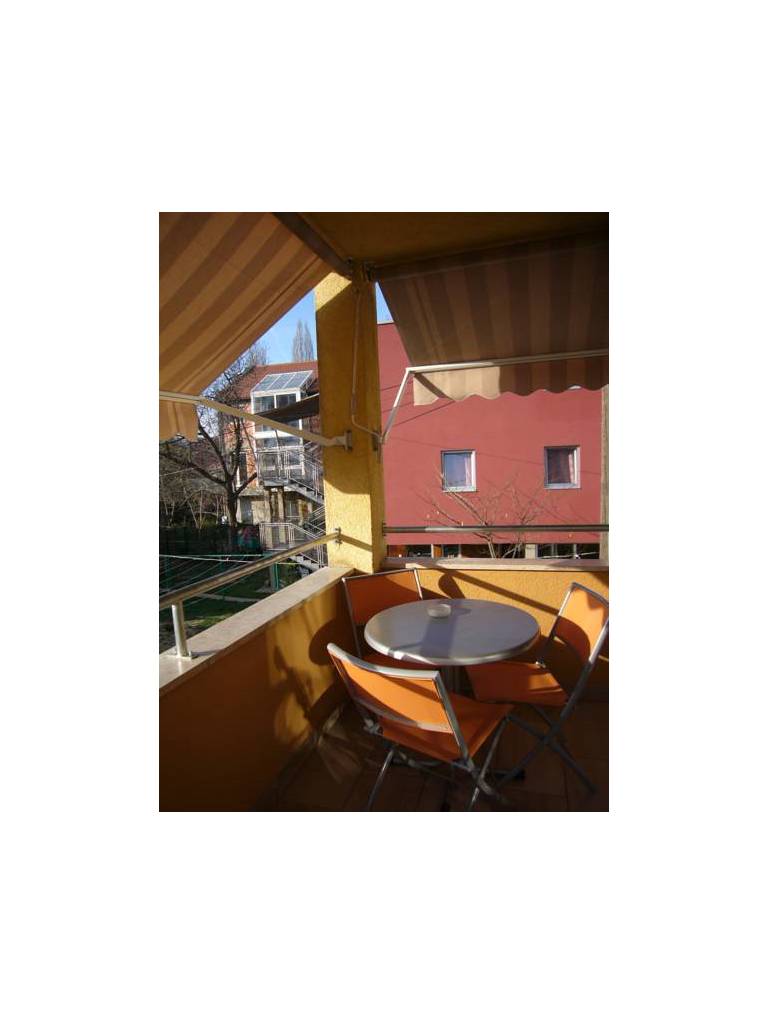 Ravnice Youth Hostel 