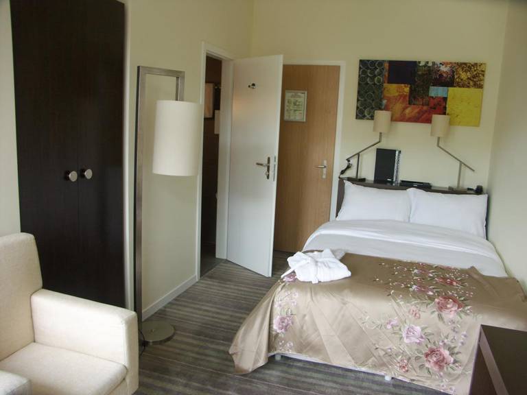 Carlton-Europe Hotel