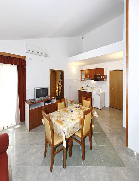 Apartments Dedaj  3*