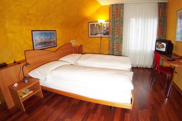 Hotel California 3*
