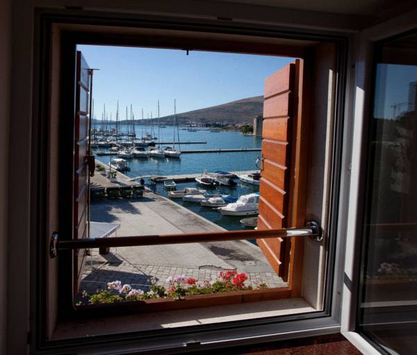 Apartments Riva  3*