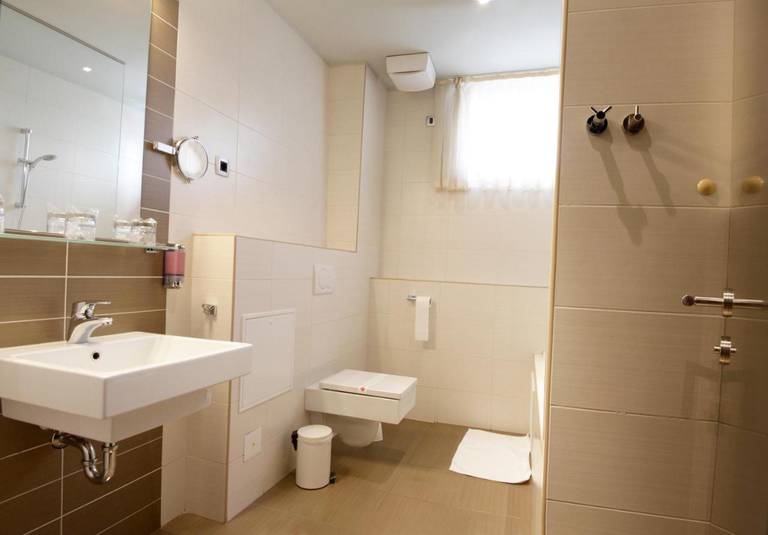 Birokrat Hotel 
