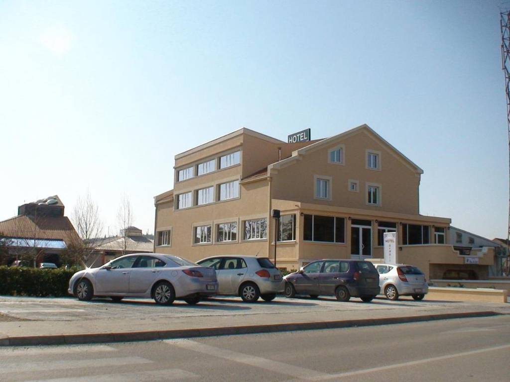 Hotel BaMBiS  4*
