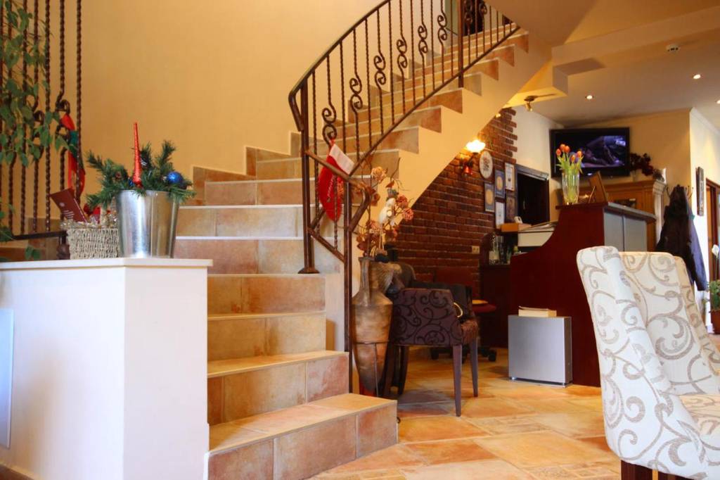 Bizev Hotel 3*