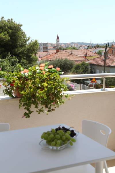 Villa Life  4*