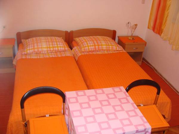 Jele Rooms 3*
