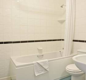 The Riviera Hotel & Holiday Apartments Alum Chine  в Борнмуте