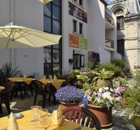 Logis Palais Des Fleurs Restaurant Les Capucines  в Экс-ле-Бене