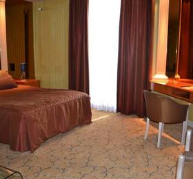 Hotel Du Luxembourg Et Restaurant Les 4 Saisons  в Байе
