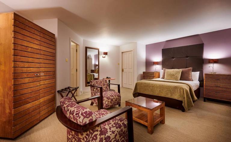Stirling Management Hotel & Conference Centre 