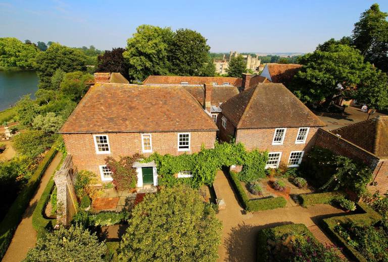 Stable Courtyard Bedrooms At Leeds Castle 